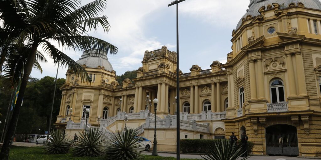 Rio de Janeiro oficializa adesão ao Propag para refinanciar dívida estadual