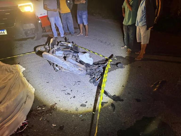 Colisão entre motos na SE-488, em Indiaroba, resulta em morte e ferido