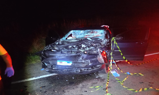Duas pessoas morrem e duas ficam feridas em colisão entre carro e caminhão na SE-160