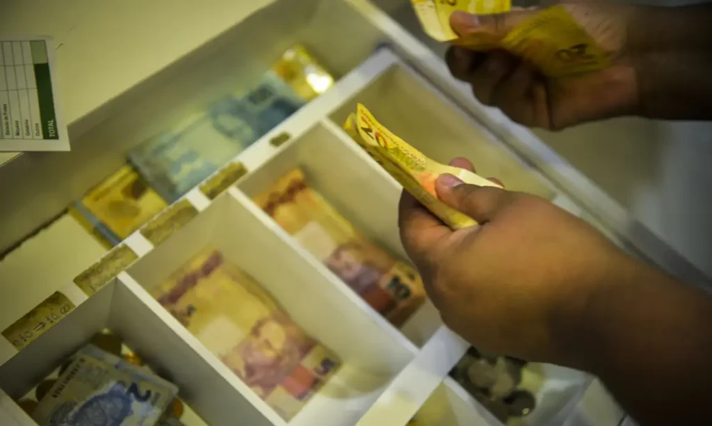 Caixa libera hoje valores do FGTS retidos de trabalhadores que aderiram ao saque-aniversário