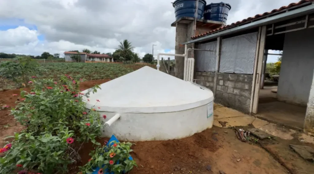 Governo de Sergipe entrega primeira cisterna e relança Programa Cisternas