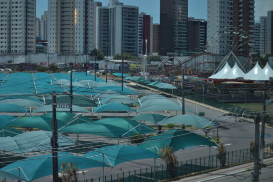 Shoppings Riomar e Jardins começam a cobrar estacionamento de funcionários em 2026