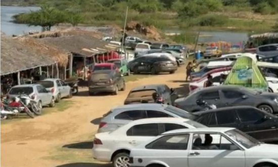 Forças de segurança fiscalizam uso de paredões automotivos no Rio São Francisco