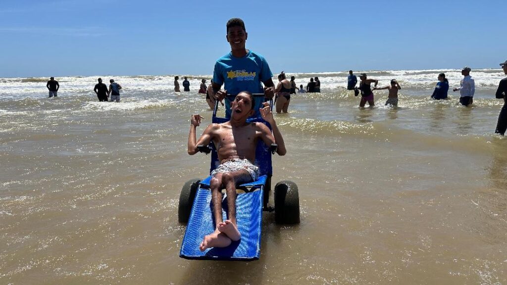 Prefeitura apoia banho assistido e dia de lazer para mães atípicas, PCDs e mulheres com fibromialgia