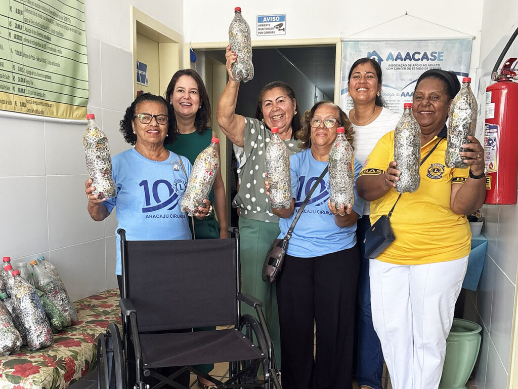 Projeto Lacre do Bem entrega cadeiras de rodas à AAACASE e APAE Aracaju