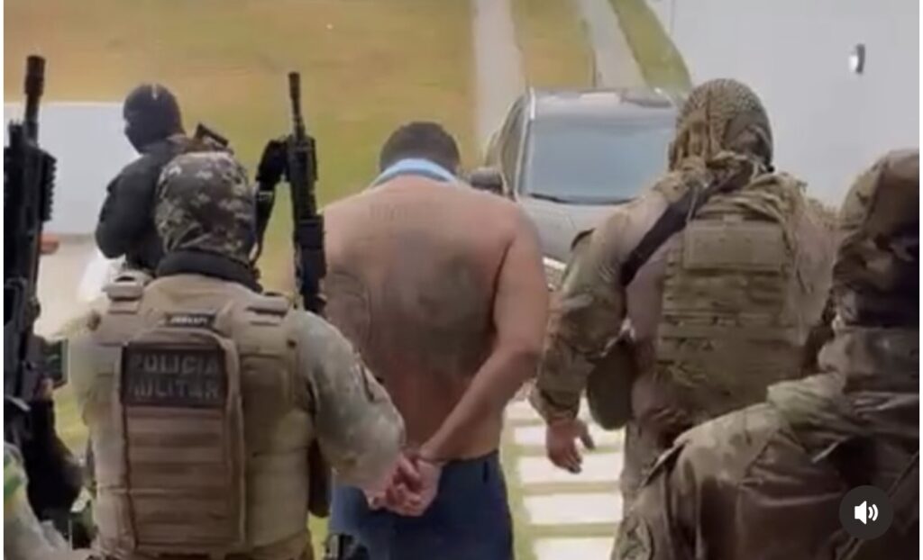 Fim da linha: “Felipe Blog”, apontado como executor de facção em Sergipe, é preso em operação do BOPE e CORE na Bahia