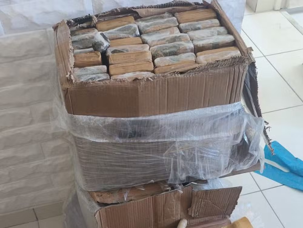 PM apreende cerca de 100kg de drogas e prende suspeito no Conjunto Eduardo Gomes