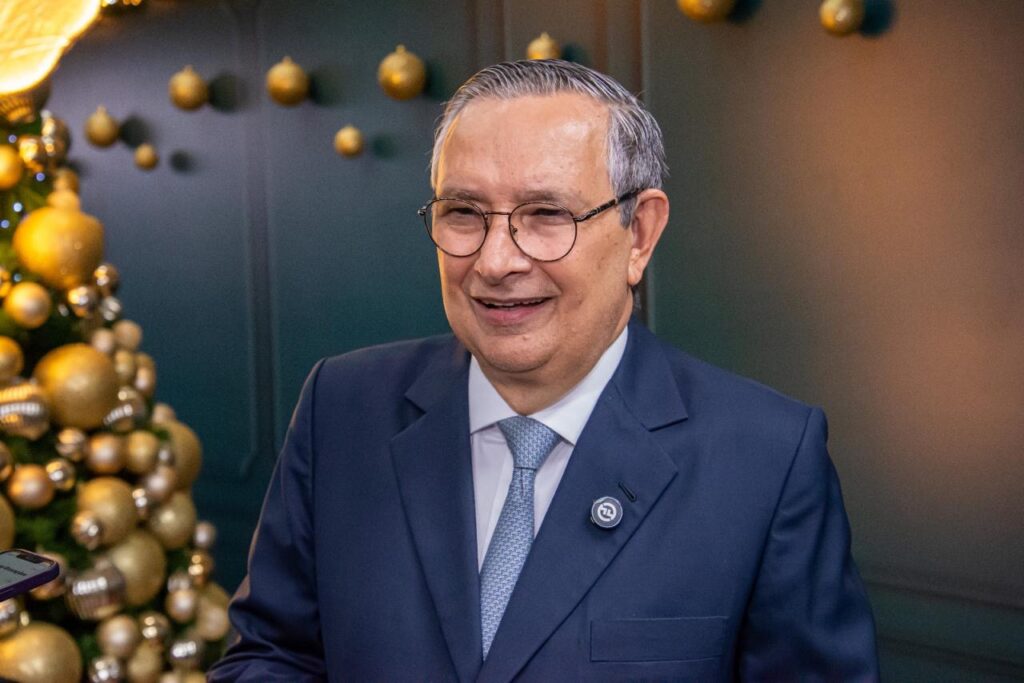 “O Natal é o momento especial para renovar a fé e a união”, afirma Eduardo Amorim