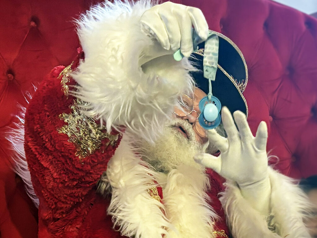 Papai Noel ajuda crianças a darem adeus à chupeta