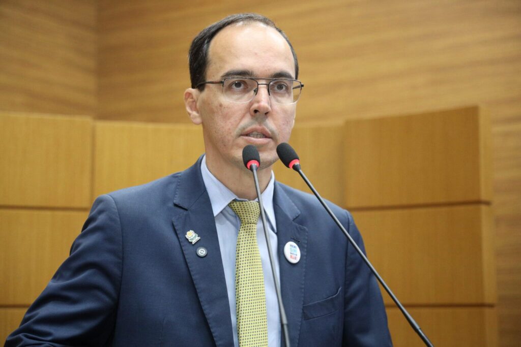Georgeo diz que mais de 1.000 policiais militares aguardam governo pagar Licença Especial (LE)