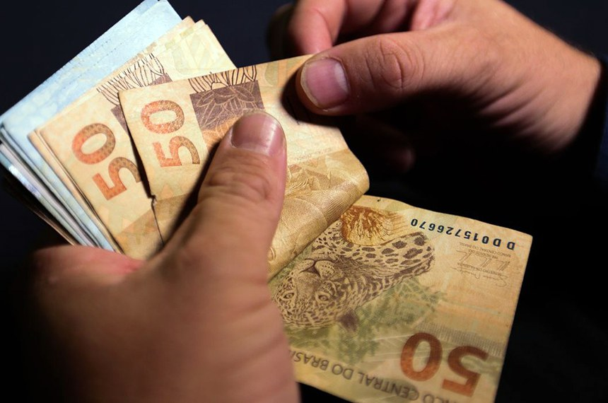 Martelo batido: Governo confirma salário mínimo de R$ 1.621 para 2026; valor ficou abaixo do previsto
