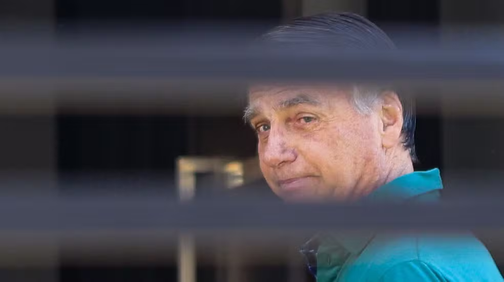 Alexandre de Moraes autoriza Bolsonaro a deixar residência para realizar exame de ultrassom