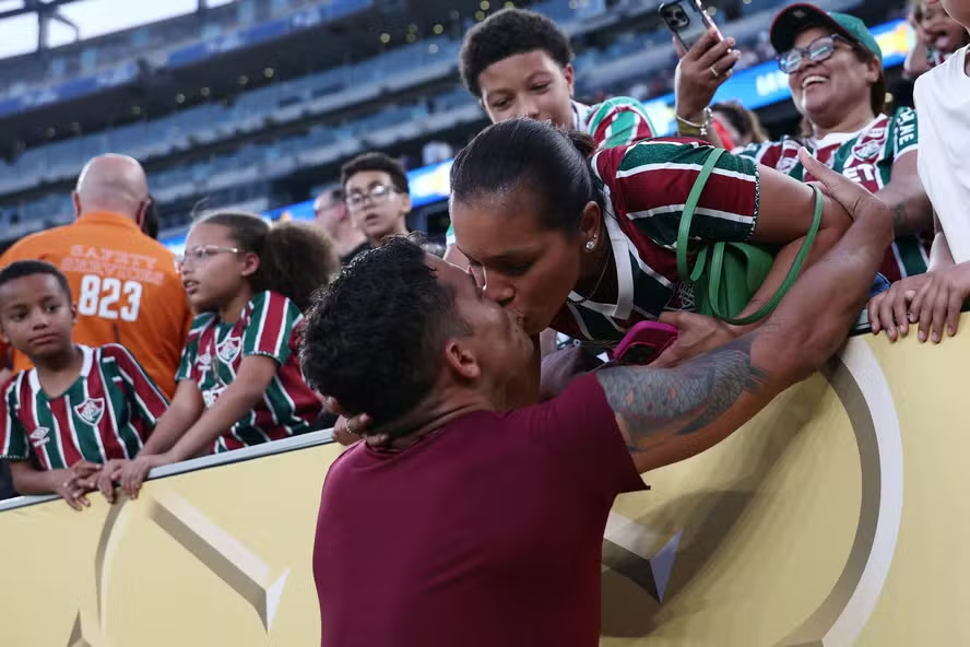 Thiago Silva deixa o Fluminense e esposa faz desabafo emocionante nas redes