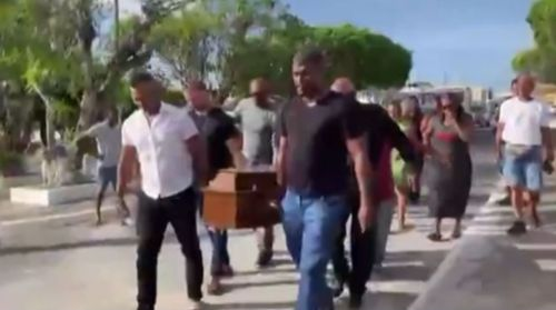 Corpo de vigia sergipano morto em shopping de Palmas é sepultado sob forte comoção em Siriri