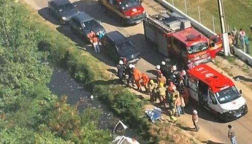 Motorista morre após carro capotar e cair em canal no bairro Jabotiana, em Aracaju
