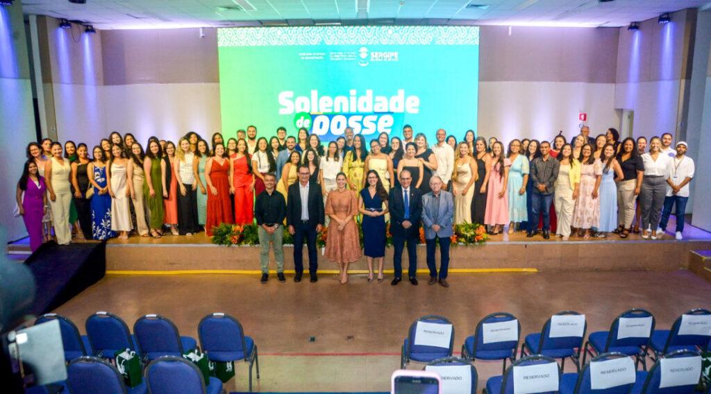 Governo de Sergipe dá posse aos primeiros servidores concursados da história da Assistência Social