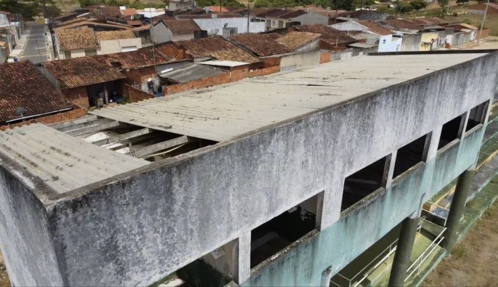 Cenário de guerra no Estádio Titão em Frei Paulo