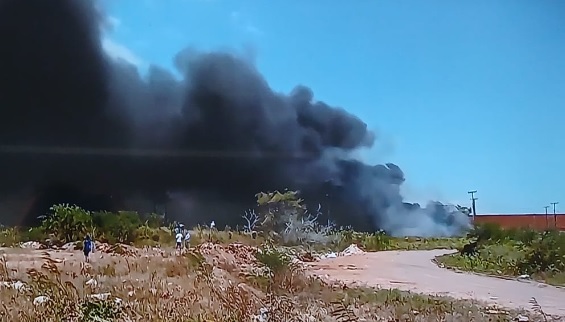 Incêndio atinge pátio do BPRv em Aracaju e mobiliza Corpo de Bombeiros