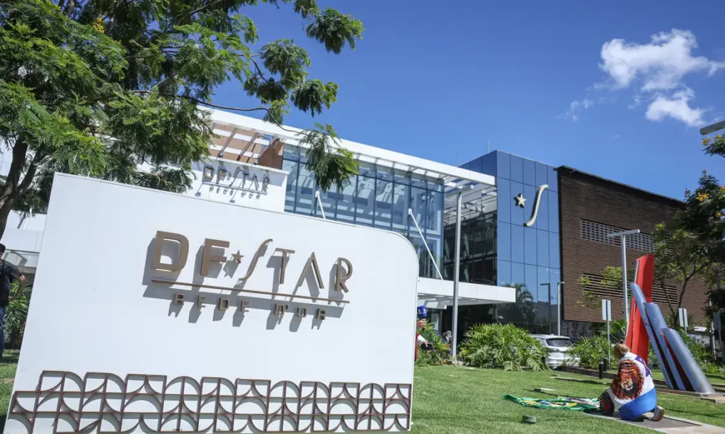 Bolsonaro deixa hospital em Brasília e retorna à custódia da Polícia Federal