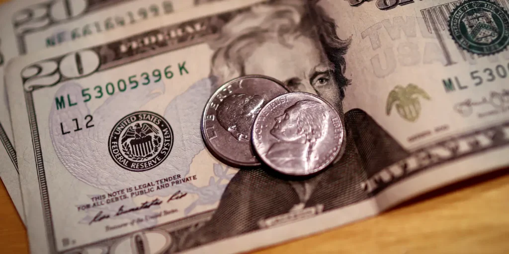 Dólar recua a R$ 5,37 e alcança menor cotação desde início de dezembro