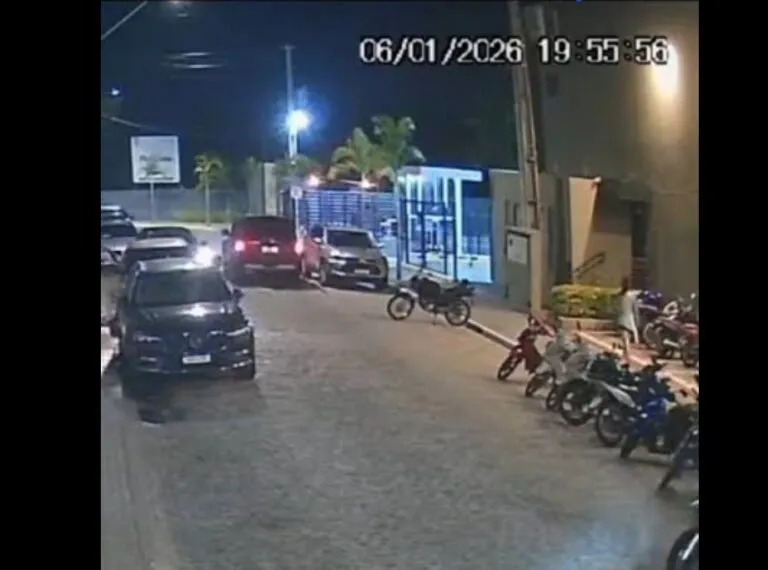 Homem de 30 anos é morto a tiros em frente a academia na Farolândia, em Aracaju