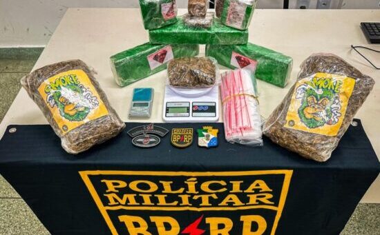 Homem é preso por tráfico e PM apreende drogas em São Cristóvão