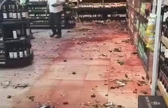 Mulher é detida após quebrar garrafas de vinho em supermercado de Nossa Senhora do Socorro