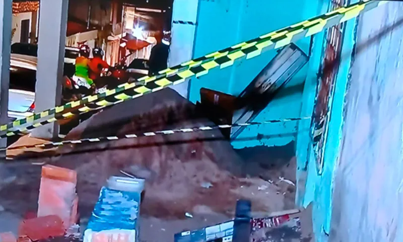 Velório de menino atingido por pilastra reúne familiares em Aracaju