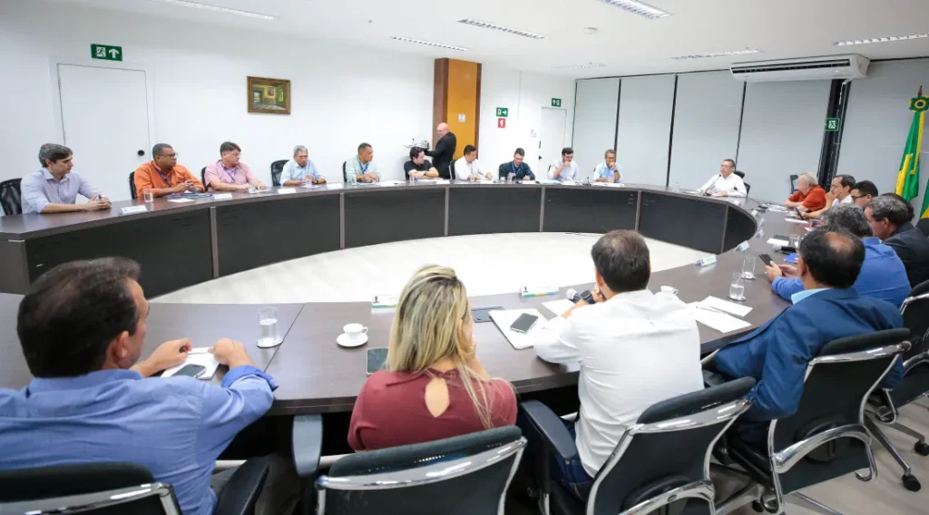 Governador cobra prazos e ações para garantir abastecimento de água em Sergipe