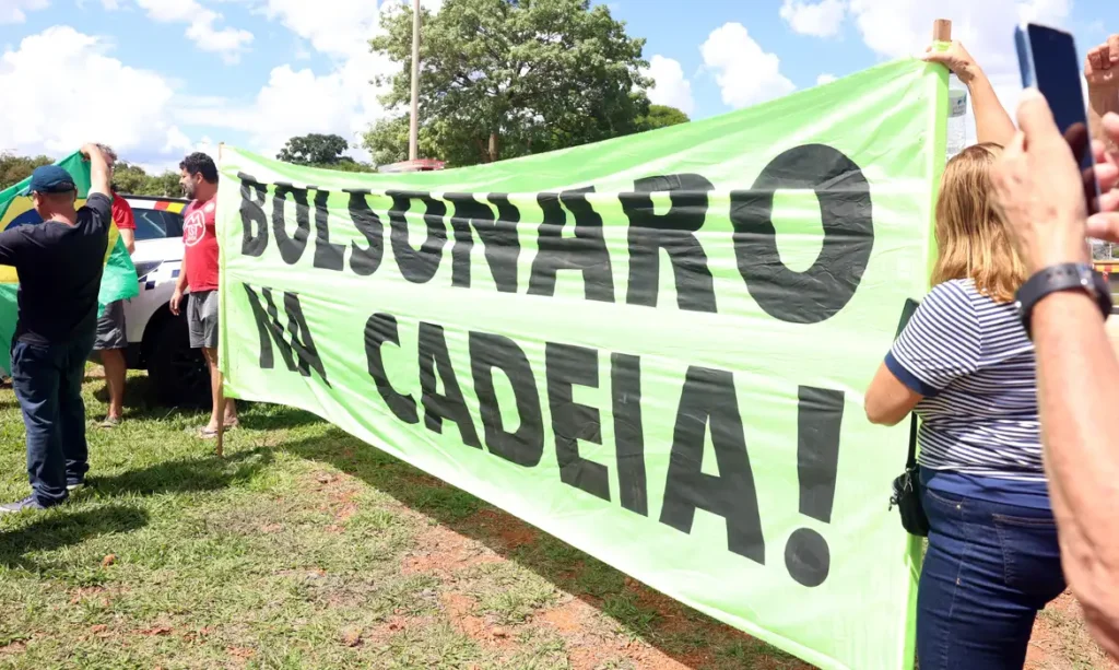 Julgamento dos envolvidos nos atos de 8 de janeiro é considerado marco histórico por especialistas