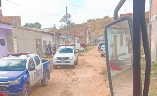 Suspeito é baleado após trocar tiros com policiais no bairro Santa Maria, em Aracaju