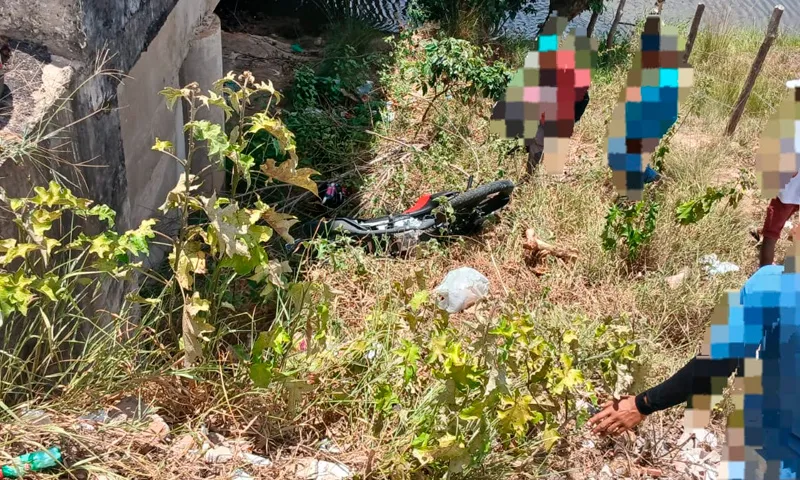 Colisão entre motocicleta e ciclomotor fere três pessoas na SE-100, em Indiaroba