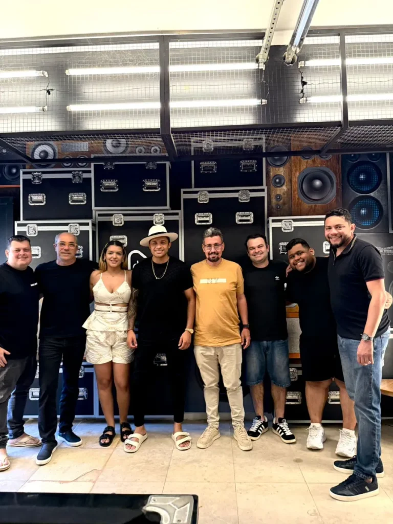 Cantor Leonne O Nobre firma parceria com a D&E Music e abre nova etapa da carreira