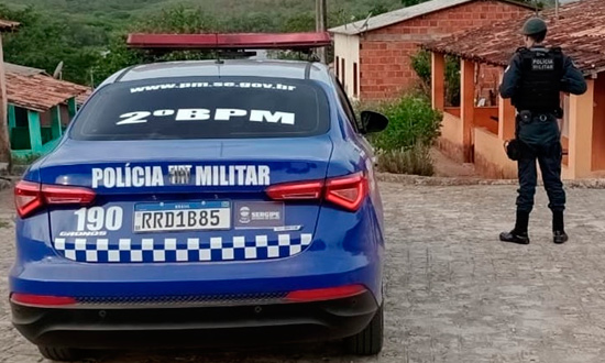 PM apreende machado e resgata criança após ameaça em caso de violência doméstica em Propriá