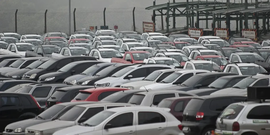 Fenabrave prevê alta de 3% nas vendas de automóveis e comerciais leves em 2026
