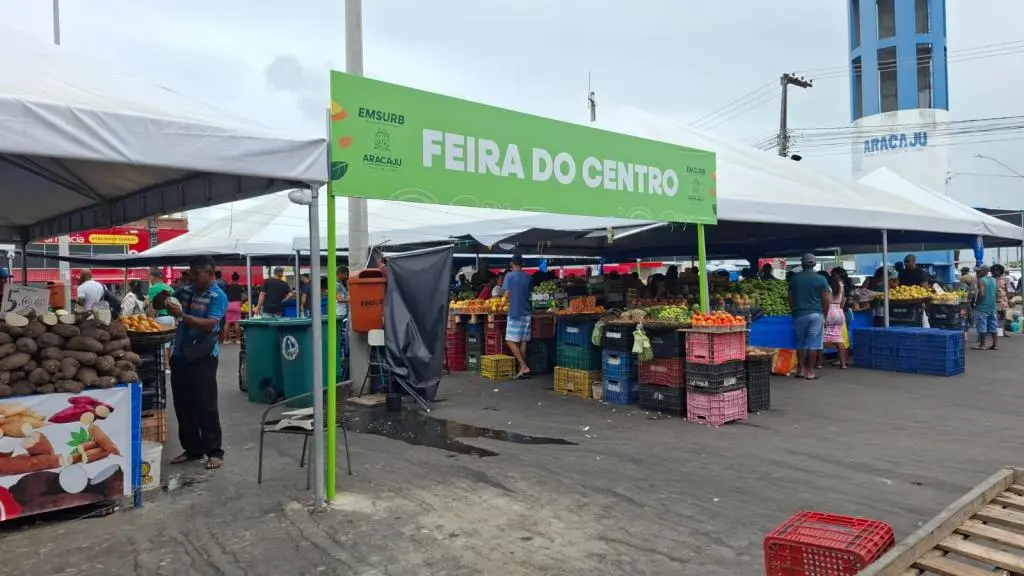 Prefeitura de Aracaju faz novo cadastro de feirantes na Praça Hilton Lopes