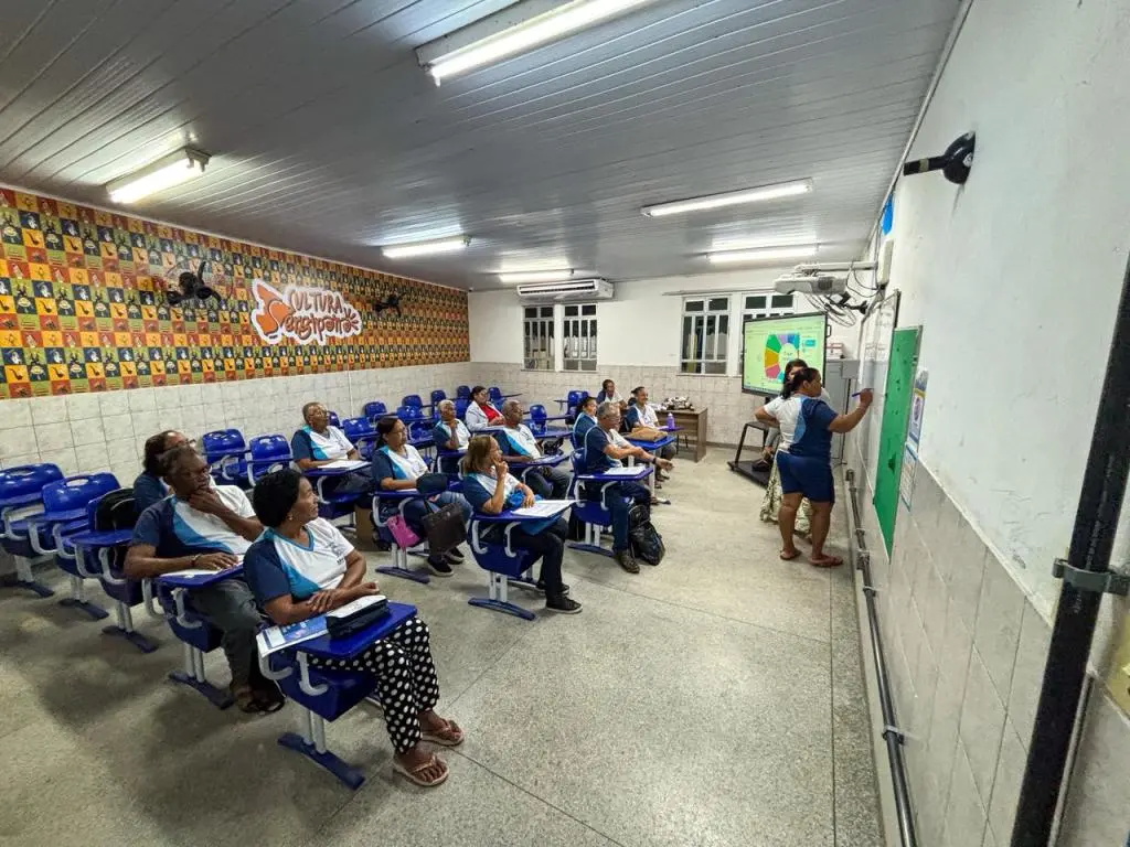 Prefeitura de Aracaju mantém matrículas abertas e amplia vagas para Educação de Jovens e Adultos