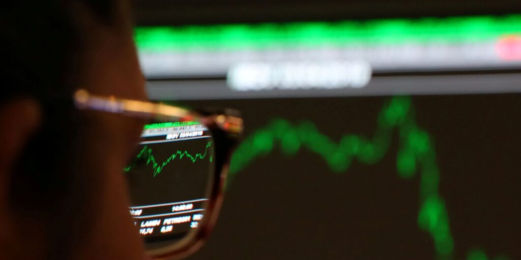 Bolsa renova recorde e dólar cai com redução de tensões externas