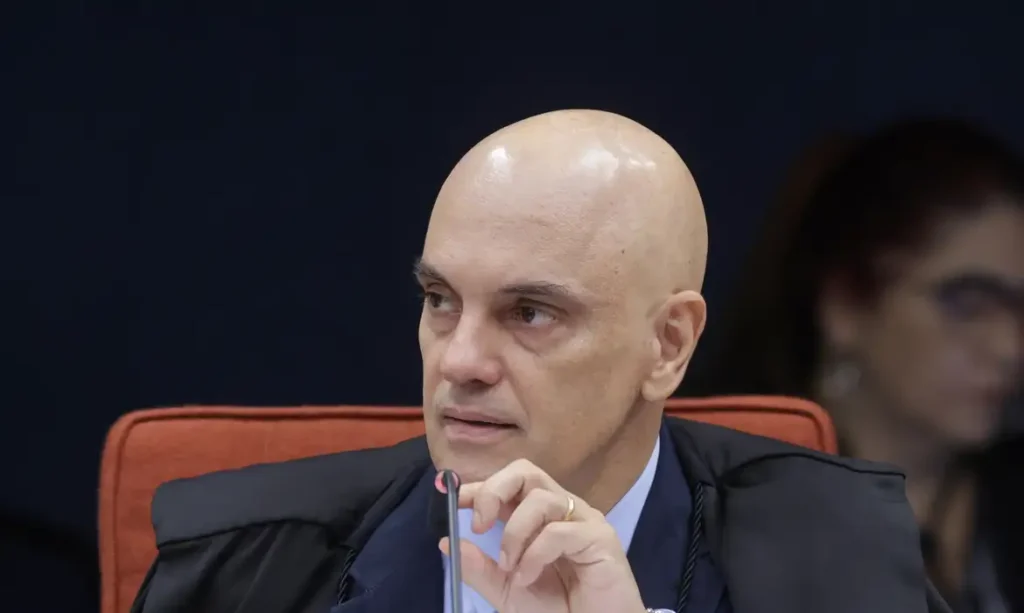 Moraes ordena transferência imediata de Bolsonaro para sala especial na Papudinha