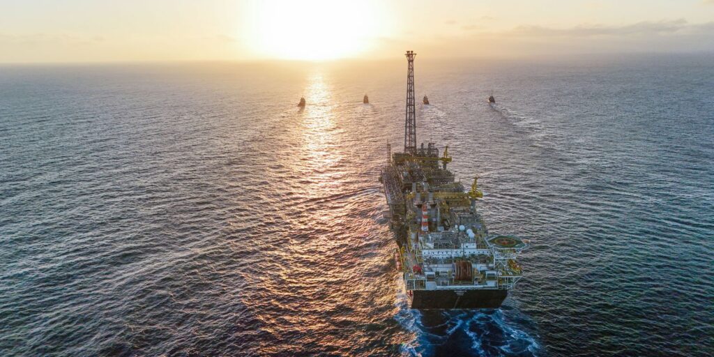 Petrobras supera metas e registra produção histórica em 2025