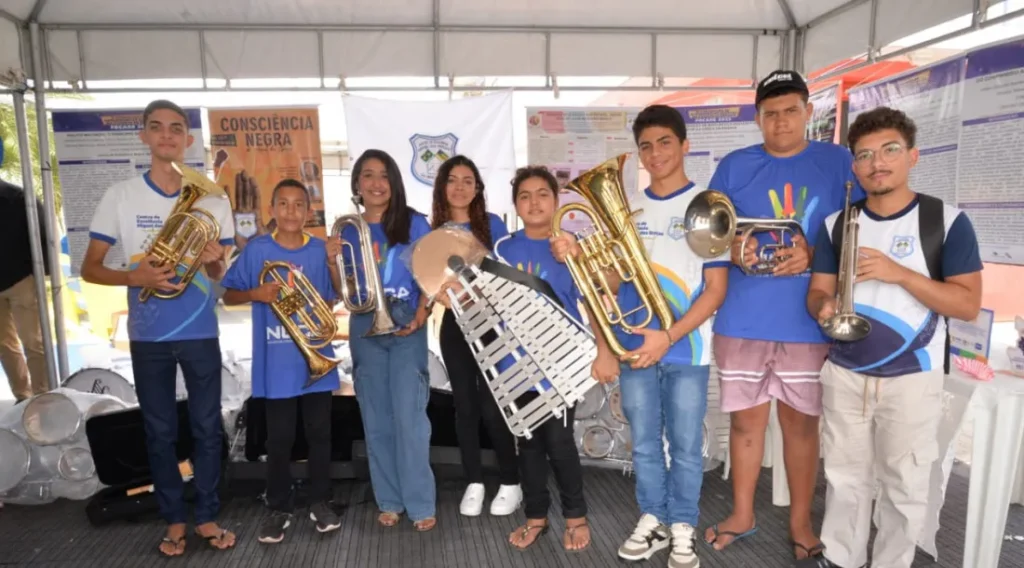 Governo de Sergipe entrega kit de instrumentos musicais ao Centro de Excelência Miguel das Graças