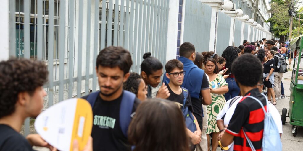 Governo passa a enviar orientações sobre o Enem 2026 por WhatsApp, Caixa Postal e Chat GOV.BR