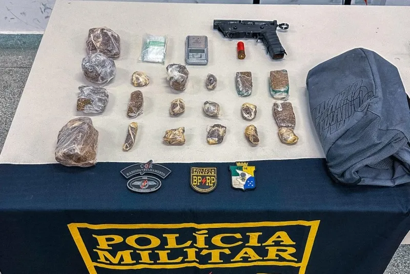 BPRp apreende 825 g de maconha e arma caseira após disparos no bairro Capucho