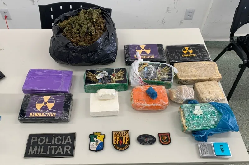 PM apreende 11,5 kg de drogas no bairro Bugio, em Aracaju; dupla foge