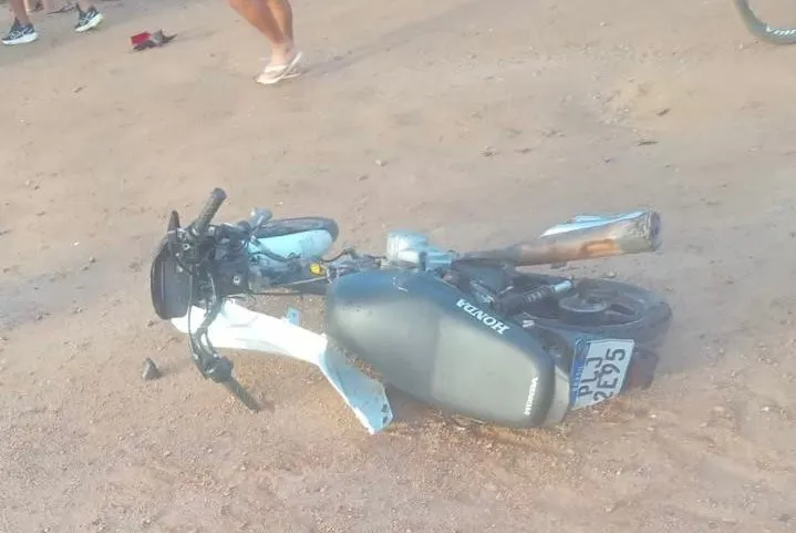 Motociclista morre em colisão com caminhão na BR-235, em Itabaiana