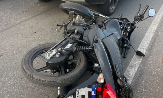 Motociclista fica ferido em colisão com carro na rodovia SE-050, em Aracaju