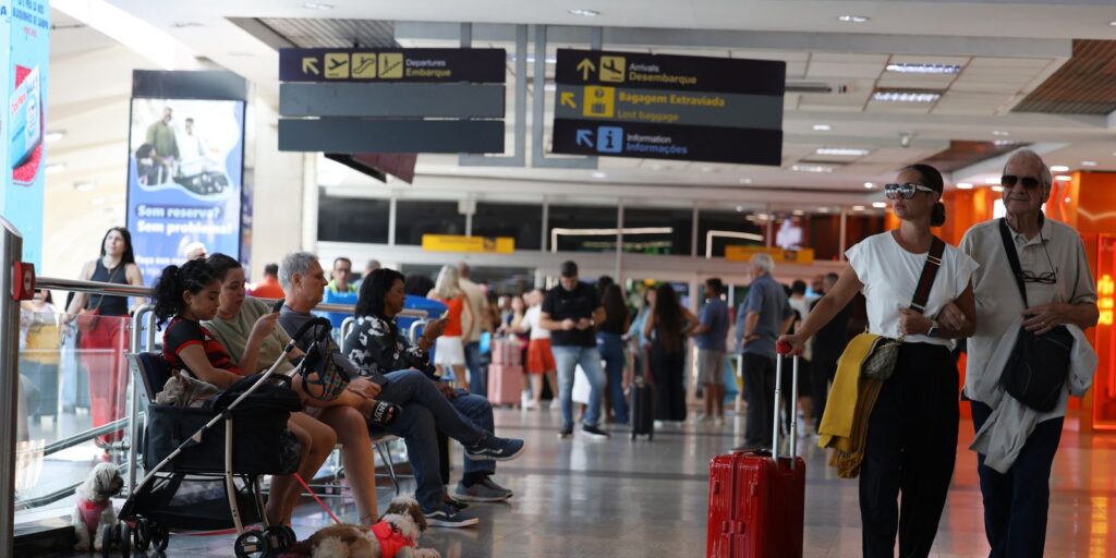 Tráfego aéreo brasileiro alcança 129,6 milhões de passageiros em 2025