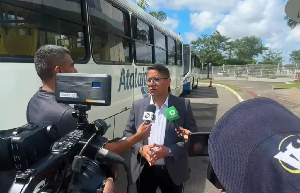 Justiça de Sergipe manda retirar catracas duplas dos ônibus e vice-prefeito de Aracaju comemora