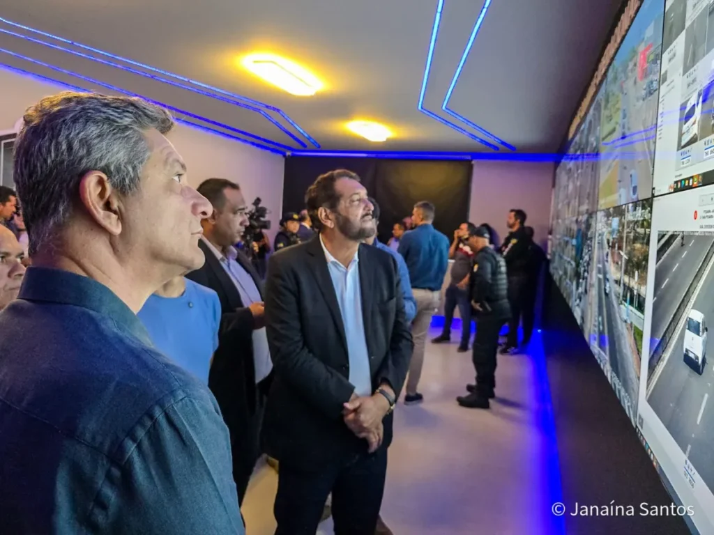 Rogério Carvalho prestigia início do Programa Muralha Digital em Barra dos Coqueiros