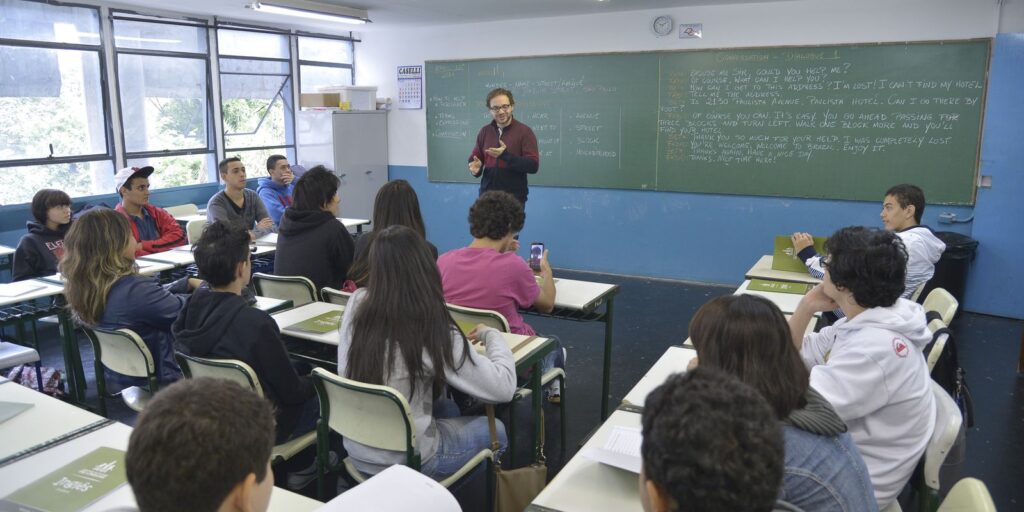Governo eleva piso do magistério em 5,4% e fixa valor mínimo em R$ 5.130,63